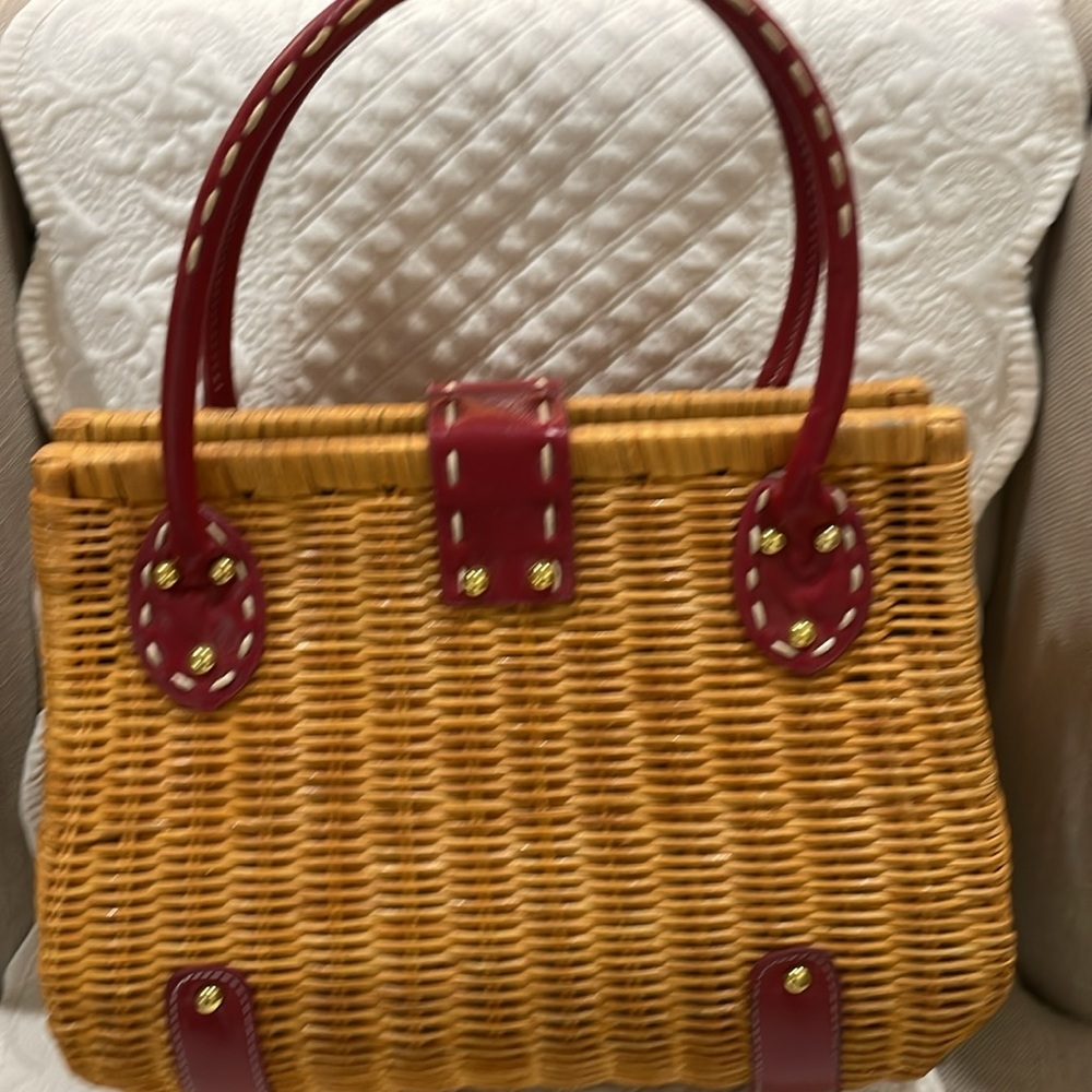 Just a cute straw bag with red leather accents... Fun for fall!๐๐๐ - Picture 7 of 11